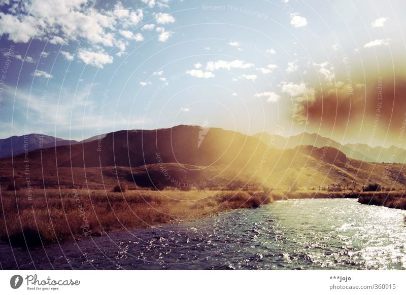 sommer in rohan. Landschaft Natur Neuseeland Südinsel Der Herr der Ringe sommerlich Sommer Fluss Berge u. Gebirge Gebirgsfluß Hügel Bergkuppe Unschärfe