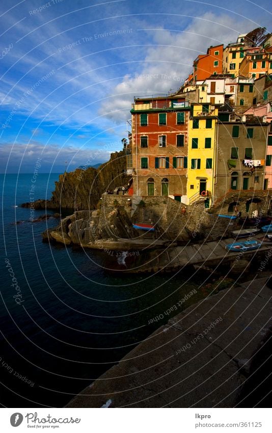 das Dorf Riomaggiore im Norden Italiens, l Meer Berge u. Gebirge Haus Klettern Bergsteigen Natur Himmel Wolken Blatt Hügel Felsen Küste Hafen Terrasse