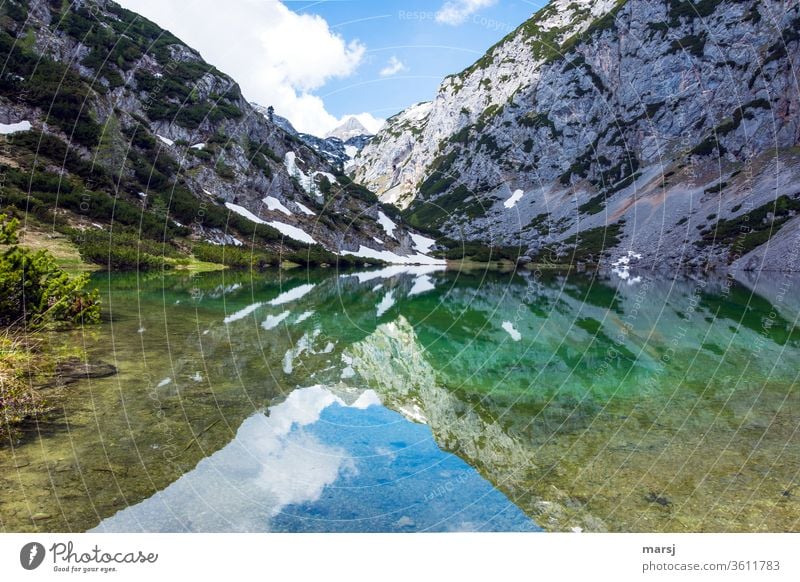 Spiegelung im Höllsee Bergsee Gewässer Stille Ruhe See Natur Landschaft Abenteuer Ausflug Tourismus Ferien & Urlaub & Reisen Meditation ruhig Erholung