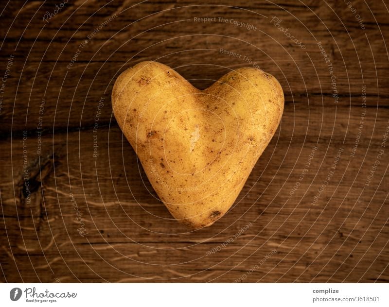 Die glücklichsten Bauern haben die schönsten Kartoffeln Kartoffelsalat Liebeskummer Valentinstag mögen kochen herzform herzförmig Verliebt Essen