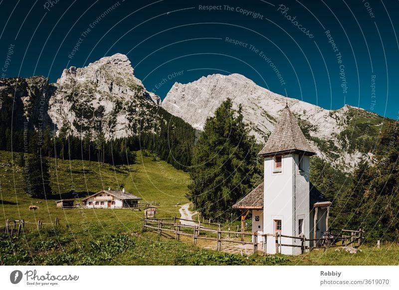 Kühroint-Alm am Watzmann Alpen Berchtesgadenener Land Berchtesgadener Alpen Kapelle Berge Gipfel wandern Hüttenferien Almwirtschaft Tourismus Berghütte