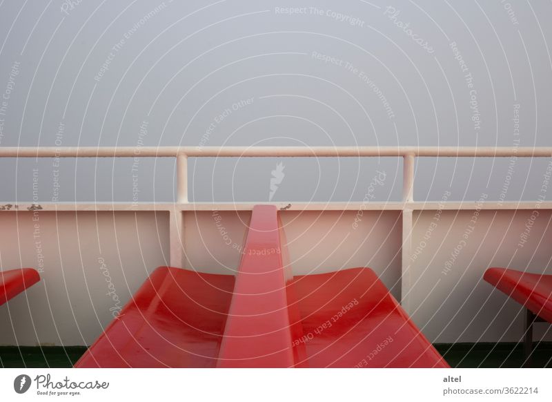 Seenebel Fähre Entschleunigung Nebensaison Nordsee Aussicht Überfahrt Juist Schifffahrt Deck Ferien & Urlaub & Reisen Meer Außenaufnahme Reling Wattenmeer rot