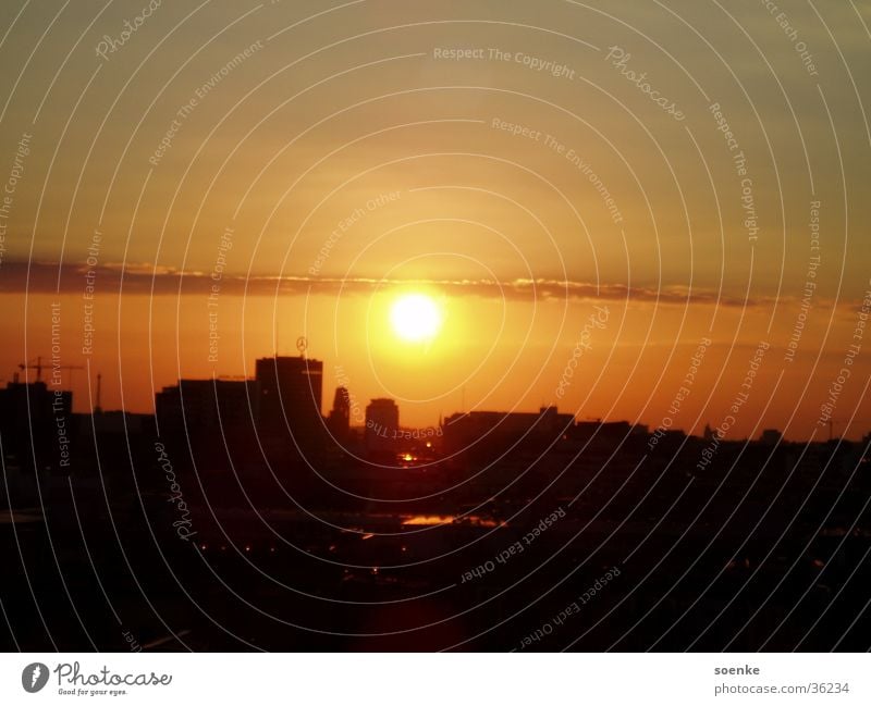 Sonnenuntergang in Berlin Potsdamer Platz Stadt Romantik Luftaufnahme Abenddämmerung Erholung Himmel Langzeibelichtung ohne Blitz