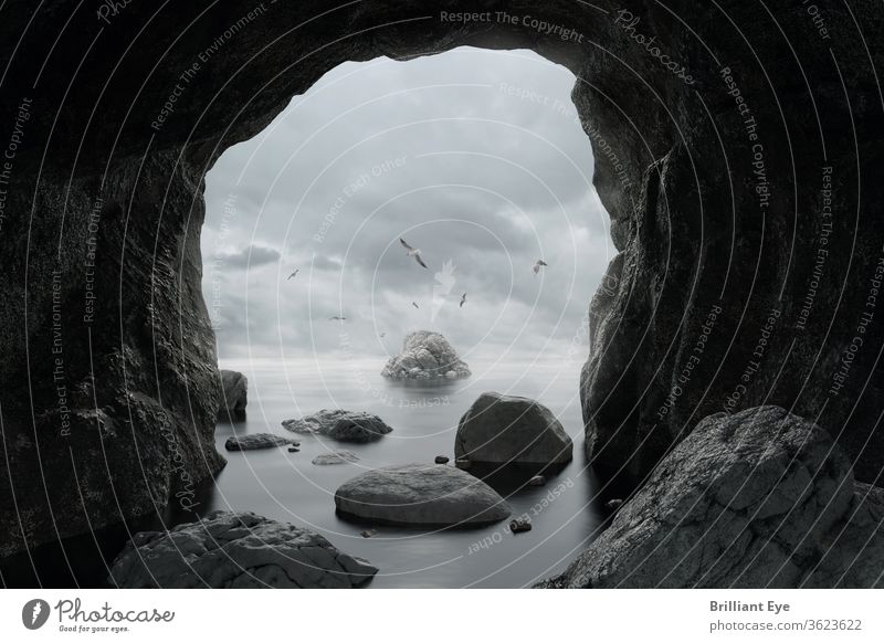 Höhle mit Sicht zum Meer malerisch Bucht Klippe Steine Küste Ufer Uferlinie Ausflugsziel Landschaft Felsen felsig Szene Meereslandschaft Ansicht Saison Himmel