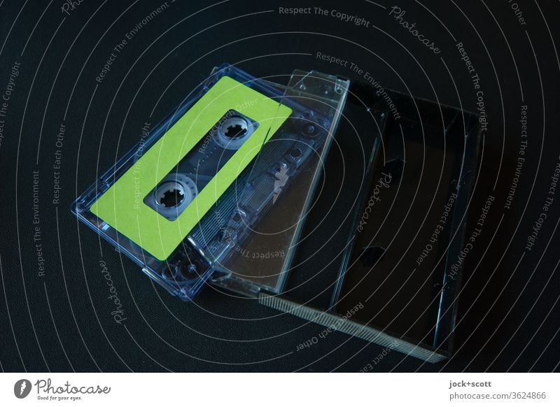 Symmetrie in Funktion und Technik Musikkassette Unterhaltungselektronik Stil Sammlerstück Kunststoff authentisch Originalität retro Design Nostalgie analog