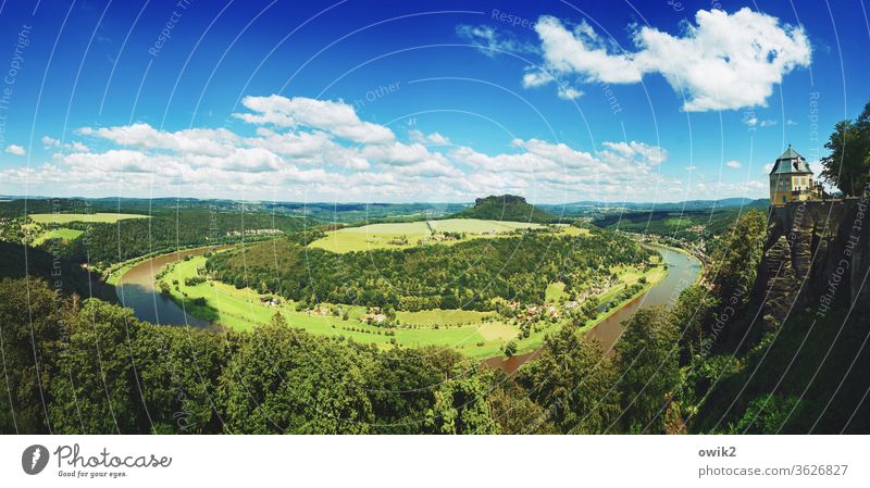 Horizonterweiterung Naturwunder erhaben Aussicht fließen Ferne Idylle Sächsische Schweiz Elbsandsteingebirge ruhig Sachsen Elbe Felsen Baum Schönes Wetter