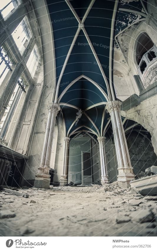 das alte chateau Ausflug Abenteuer Städtereise Herbst Park Dorf Kirche Burg oder Schloss Ruine Stein Sand Beton Holz Glas Linie außergewöhnlich dreckig kalt