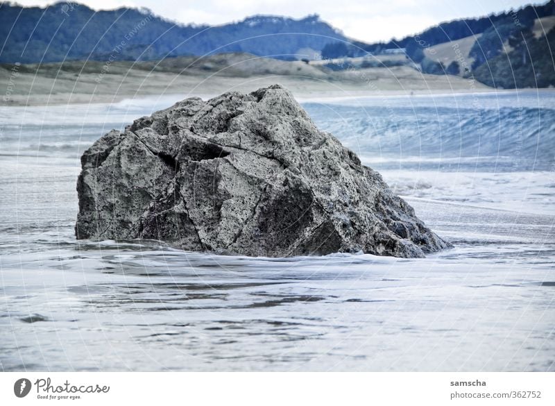 Küste Ferien & Urlaub & Reisen Tourismus Ausflug Abenteuer Ferne Freiheit Strand Meer Wellen Umwelt Natur Landschaft Wasser Bucht Stein alt groß stark