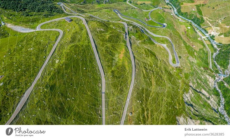 Berühmter Furkapass in den Schweizer Alpen - Die Schweiz von oben Natur Antenne Fotografie reisen Ansicht Cloud Landschaft hoch Horizont idyllisch Reise