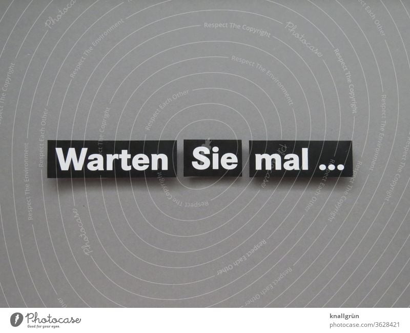 Warten Sie mal ... warten Kommunizieren Mensch Kommunikation Mitteilung Verständigung Schriftzeichen Buchstaben Sprache Typographie Text Wort Letter