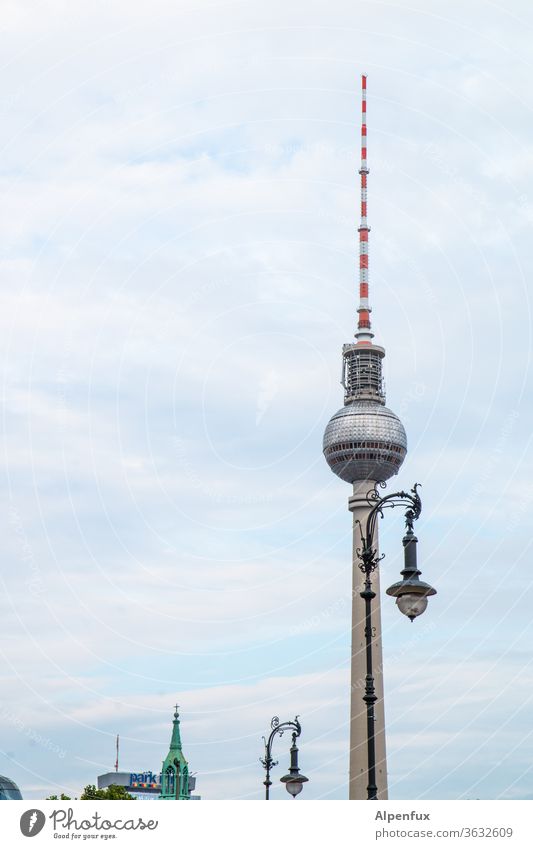 Anhängsel Berliner Fernsehturm Berlin-Mitte Sightseeing Ferien & Urlaub & Reisen Großstadt Skyline Gebäude Deutschland Städtereise Kugel Tourismus Stadtzentrum