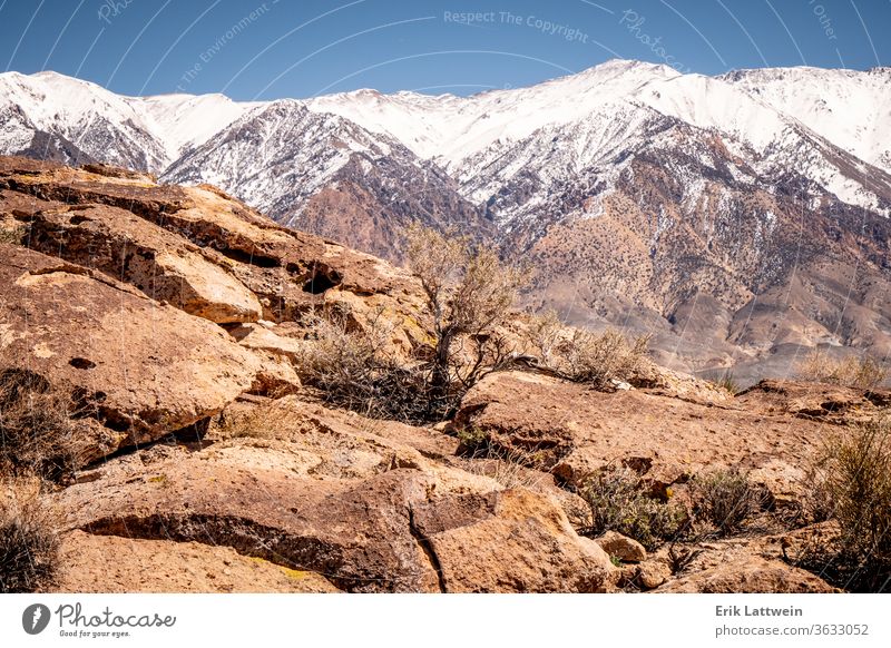 Chalfant Valley mit seinen berühmten Petroglyphen in den Felsen antik wüst Landschaft Berge Inder Kalifornien heimatlich Natur Himmel reisen USA historisch alt