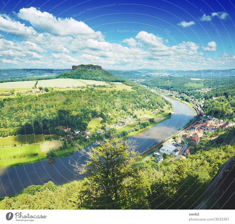 Elbtal Panorama (Aussicht) Sonnenlicht Tag Textfreiraum oben Farbfoto Außenaufnahme Menschenleer Sandstein Nationalpark Naturwunder erhaben fließen Ferne Idylle