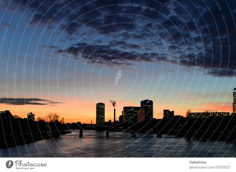 Frankfurt am Main, abends hochhaus main hochhäuser city abendstimmung stadt großstadt skyline rhein-main-gebiet hessen deutschland brd hdr fluss ufer industrie