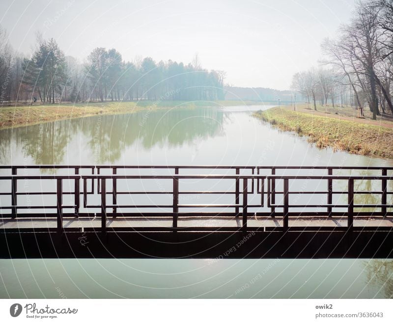 Kanal voll Brücke Panorama (Aussicht) Reflexion & Spiegelung Tag Textfreiraum unten Textfreiraum oben Textfreiraum rechts Außenaufnahme Farbfoto Horizont Ferne