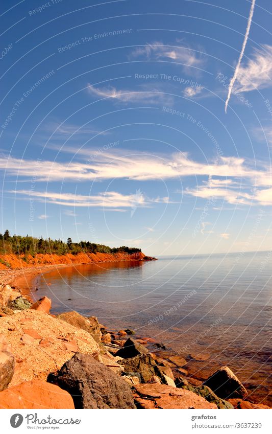 Red Cove Prince Edward Island Kanada P.E.I Aussenaufnahme Farbfoto Natur Landschaft Tag Umwelt natürlich Meer Bucht Rot blau Weitsicht Steine Horizont Ferien