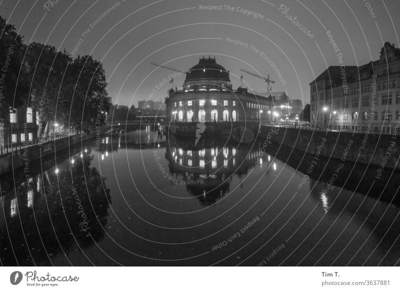 Nacht an der Spree Berlin Architektur Stadt Menschenleer Bauwerk Sehenswürdigkeit Stadtzentrum Gebäude Mitte Deutschland Außenaufnahme Hauptstadt Berlin-Mitte