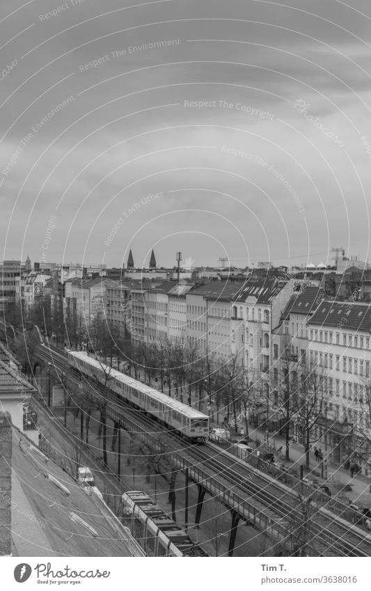 Ecke Schönhauser Berlin Prenzlauer Berg 2019 UBahn U2 Schönhauser Allee Stadt Stadtzentrum Außenaufnahme Hauptstadt Menschenleer Altstadt Tag Altbau Bauwerk