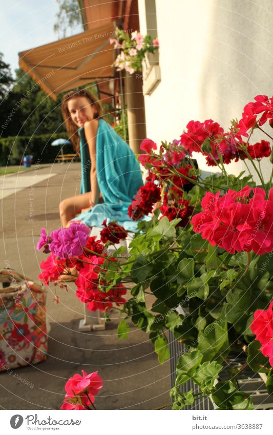 Blumiger Schwimmbadtag Schwimmen & Baden Schwache Tiefenschärfe Badeurlaub Ferien & Urlaub & Reisen Jugendliche teenager Mensch feminin Kind Sommer 1