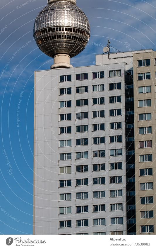 Diskokugel Fernsehturm Berliner Fernsehturm Alexanderplatz Wahrzeichen Hauptstadt hoch Berlin-Mitte Stadt Menschenleer Sehenswürdigkeit Außenaufnahme Himmel