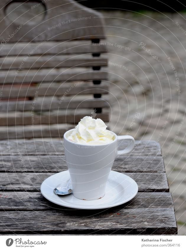 ....Auszeit.... Lebensmittel Frühstück Kaffeetrinken Getränk Heißgetränk Teller Tasse Löffel Holz braun silber weiß genießen Pause Farbfoto Gedeckte Farben