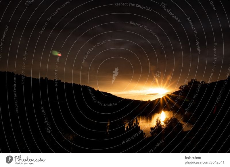 gegensätze | tag und nacht Sonnenaufgang Abenddämmerung Dämmerung Himmel Menschenleer Wärme Farbfoto Außenaufnahme wunderschön Sonnenlicht Sonnenuntergang