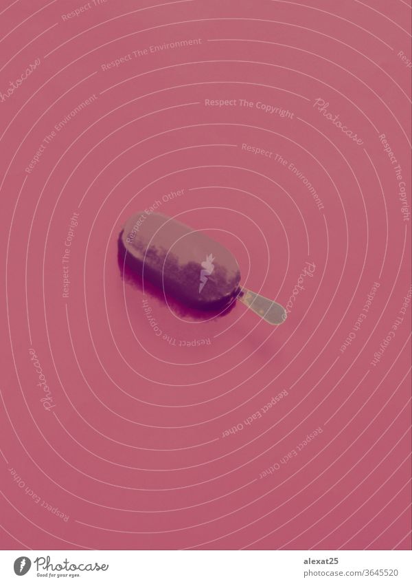 Eiscreme auf rosa Hintergrund dunkel Feiertag saisonbedingt Geschmack aromatisiert Vergnügen Speiseeis flach rot klassisch kalt Sommer kleben Sahne Stieleis