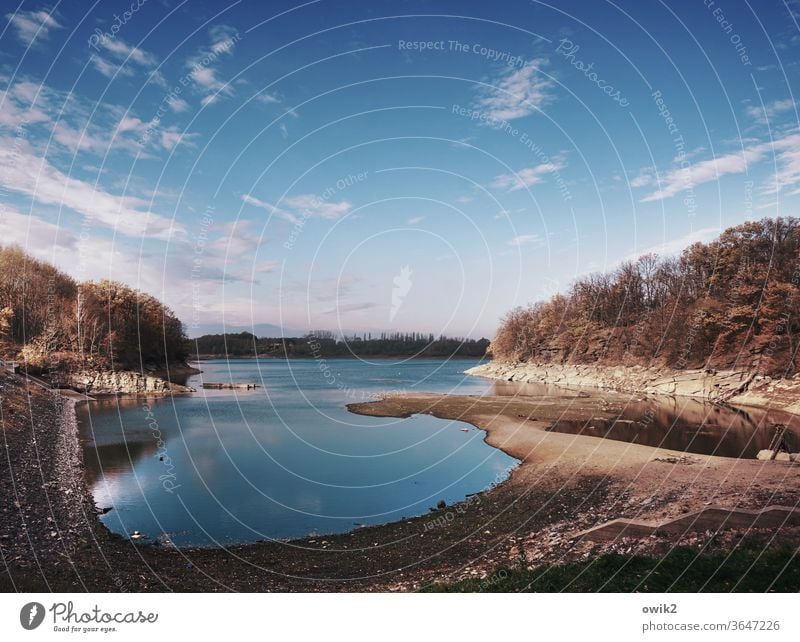 Halbvoll Wasser See Stausee Wald Himmel Wolken Panorama (Aussicht) Außenaufnahme Landschaft Natur Farbfoto Menschenleer Reflexion & Spiegelung Tag grün ruhig