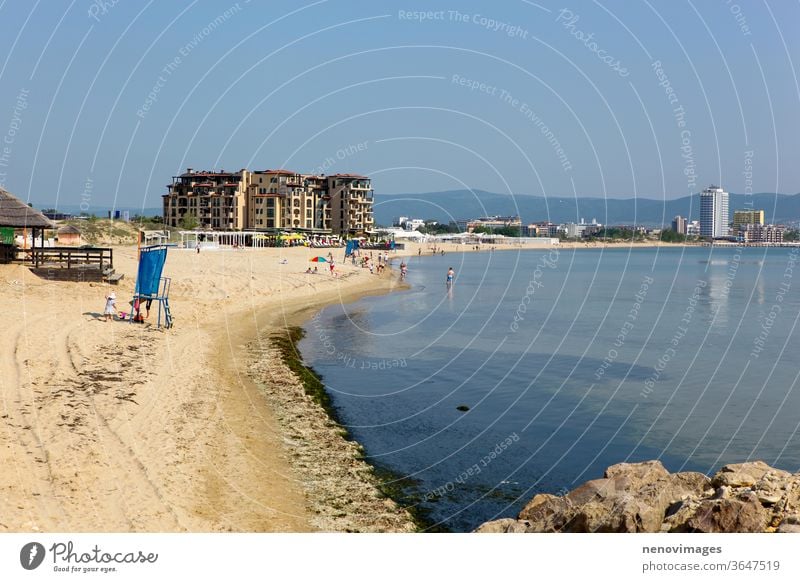 Nessebar, Bulgarien - 22. Mai 2011: Wunderschöner Blick auf die Meeresküste der Altstadt von Nessebar. Bulgaren im Freien Europäer Stadt Architektur Europa