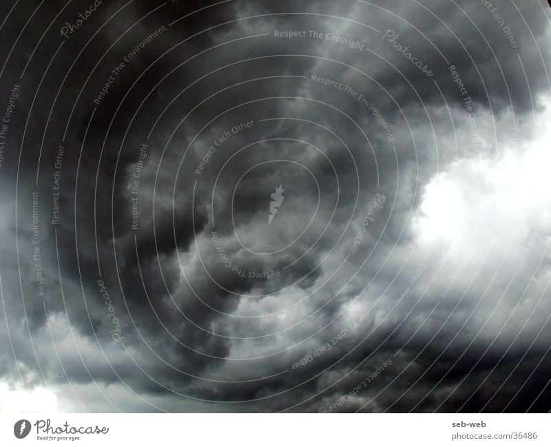 bizzare Wolken Sturm Unwetter dunkel Gewitter Regen