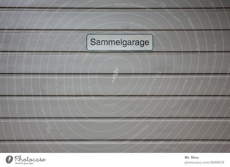 Sammelgarage Garage Garagentor grau geschlossen Schriftzeichen Schilder & Markierungen Hinweisschild sammelgarage Tor Rolltor Streifen Strukturen & Formen