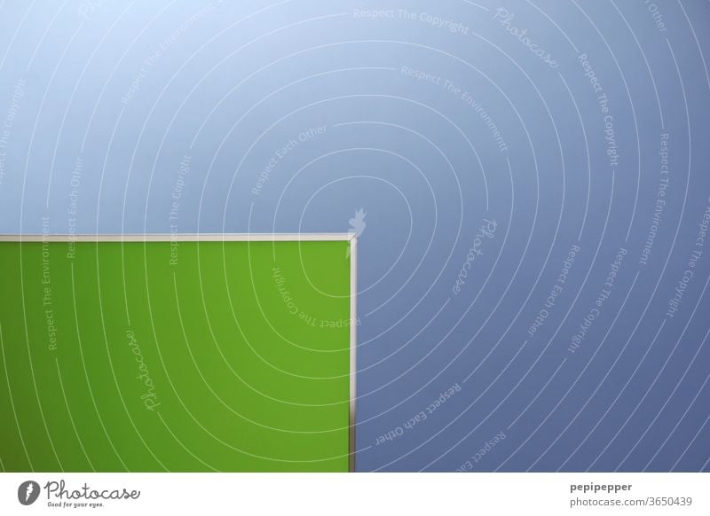 ein Viertel – grünes Rechteck (Fassade) blau grün-blau Himmel blau-grün Wolken viereck Architektur Gebäude Haus Bauwerk Außenaufnahme Farbfoto Wand Menschenleer