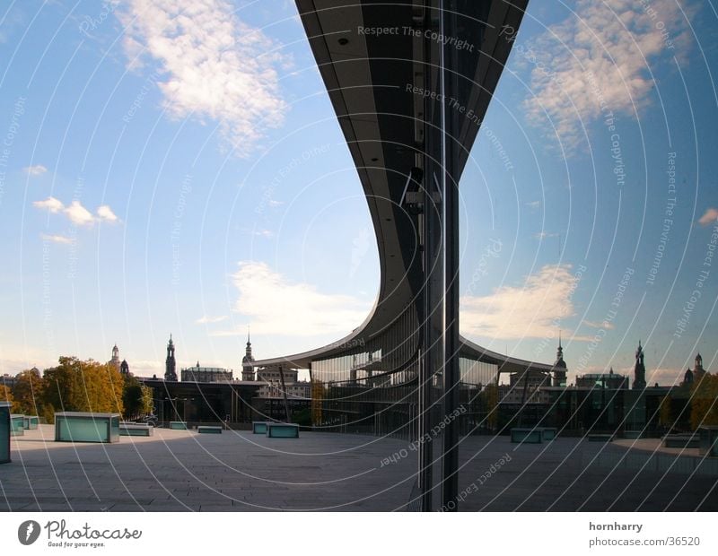 Kongresszentrum Dresden 1 Dach Wolken Spiegel Reflexion & Spiegelung Horizont Architektur Messe Himmel blau Glas Silhouette Turm modern