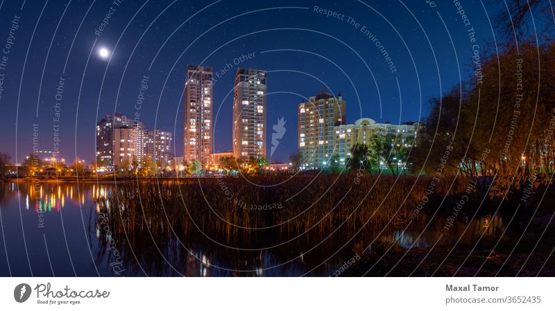 Moderne Gebäude im Stadtteil Obolon von Kiew Dnjepr Europa kyiv Natalka Typha Latifolia Ukraine Appartement architektonisch Architektur Herbst blau Blaue Stunde