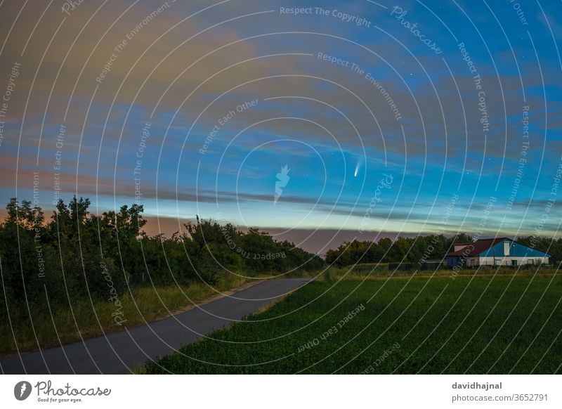 Der Komet C/2020 F3 (NEOWISE), fotografiert am 10. Juli 2020 von Ilvesheim aus. neowise Sternbild Nacht Dämmerung Koma Astronomie Gas Atmosphäre Leitwerke