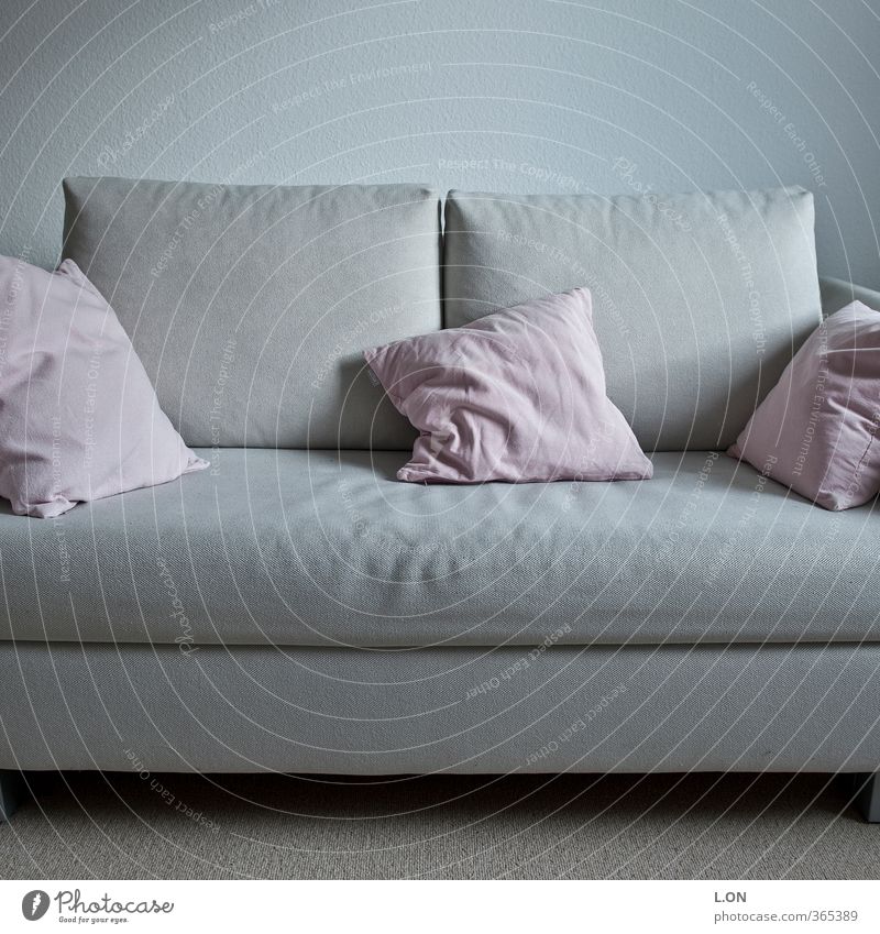 Knautschcouch Lifestyle Häusliches Leben Wohnung Innenarchitektur Möbel Sofa Raum Wohnzimmer Kissen kuschlig blau rosa Gefühle Leidenschaft Geborgenheit ruhig