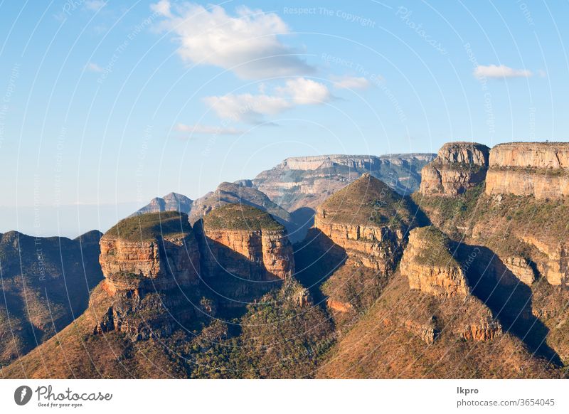 in südafrika flussschluchtanlage und wasser Fluss Schlucht blyde Afrika Süden mpumalanga Landschaft Natur drakensberg Ansicht drei rondavels Berge u. Gebirge