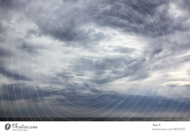 der Himmel über der Ostsee Wolken Meer Wasser Außenaufnahme Farbfoto Natur Menschenleer Landschaft Küste blau Ostseeküste Ferien & Urlaub & Reisen