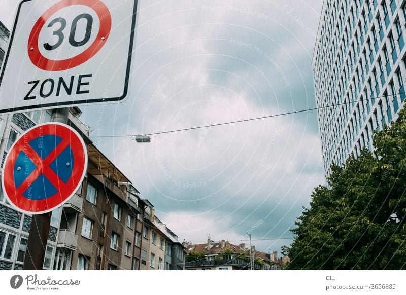 zone 30 Verkehr Sicherheit Schilder & Markierungen Straßenverkehr Verkehrszeichen Warnschild Verbote Halteverbot Parkverbot Verkehrsschild Stadt Verkehrswege