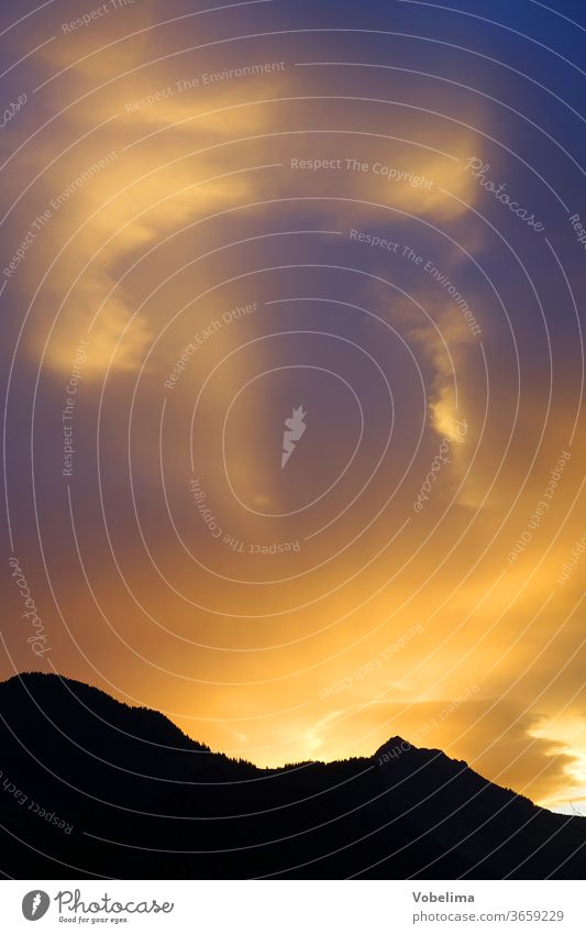 Abend bei Bizau berge bezau bizau bregenzerwald dunkel gebirge himmel nacht nachts oesterreich vorarlberg österreich abend abendhimmel wolke wolken