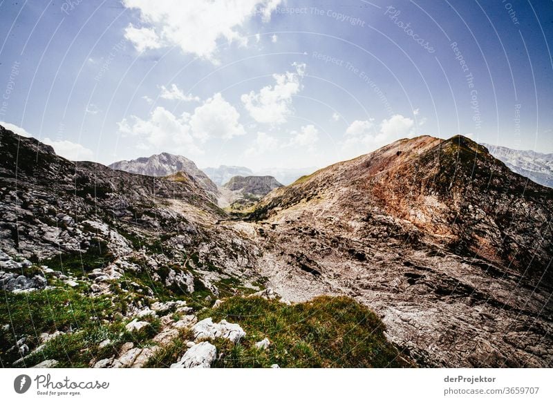 Wandern im Nationalpark Berchtesgarden Weitwinkel Panorama (Aussicht) Totale Zentralperspektive Starke Tiefenschärfe Sonnenaufgang Sonnenlicht Lichterscheinung