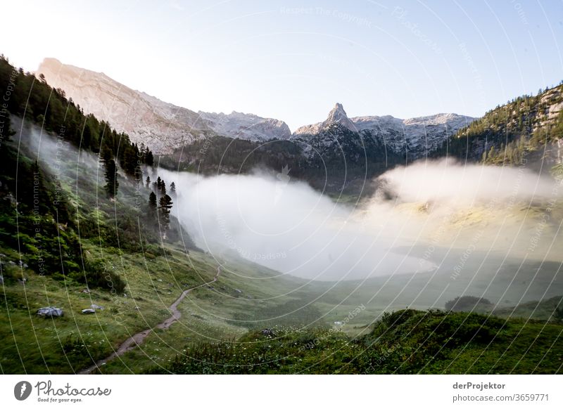 Nebel am Funtensee Weitwinkel Panorama (Aussicht) Totale Zentralperspektive Starke Tiefenschärfe Sonnenaufgang Sonnenlicht Lichterscheinung Kontrast Schatten