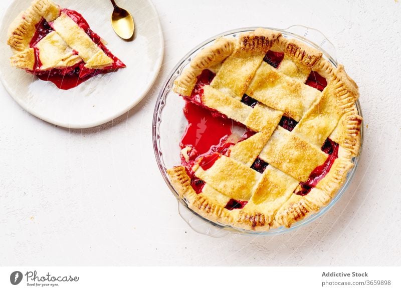 Süßer Kuchen mit Äpfeln und Preiselbeeren Pasteten Erntedankfest Lebensmittel Apfel Varieté Saison Herbst backen Abendessen saisonbedingt rund traditionell