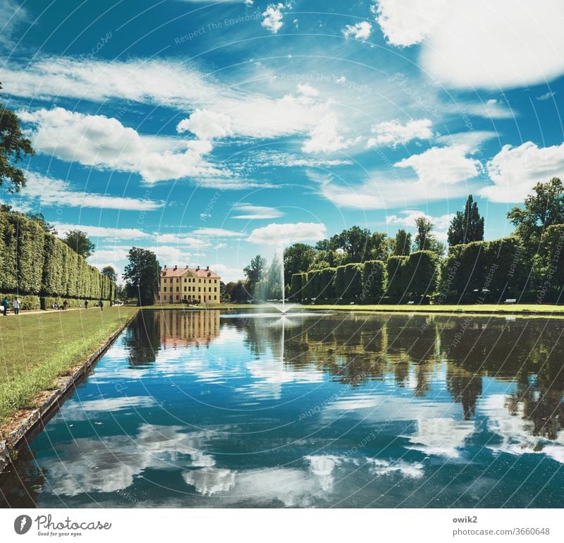 Wo die Fürsten baden gingen Wasser Landschaft Idylle Totale Umwelt Baum Park Natur Kontrast Tag Licht Menschenleer Farbfoto Außenaufnahme Barock