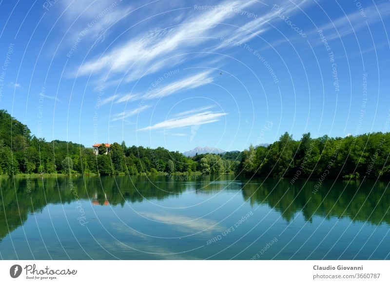 Fluss Adda bei Trezzo entlang des Radweges Europa Italien Lombardei Mailand blau Farbe Tag Landschaft Natur Fotografie Pflanze malerisch Frühling sonnig Baum