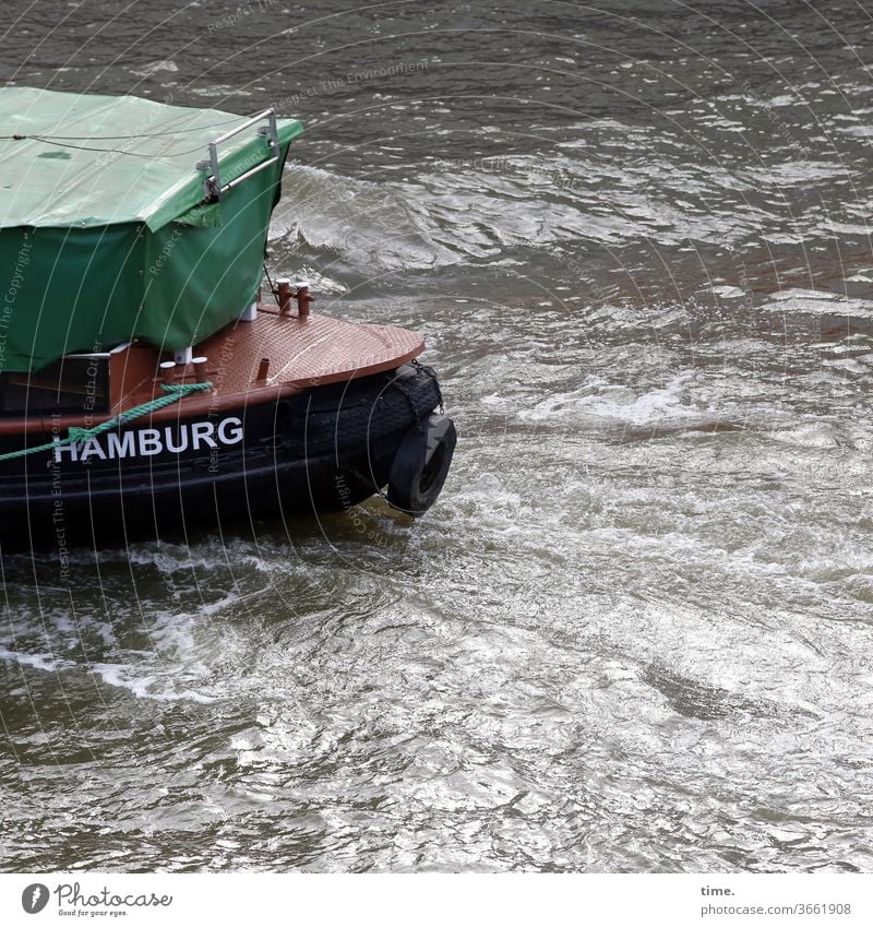 halb verplant | UT HH 19 plane schiff schwimmen hamburg metall kunststoff abdeckung schutz sicherheit laderaum transport falte faltenwurf geheimnis inspiration