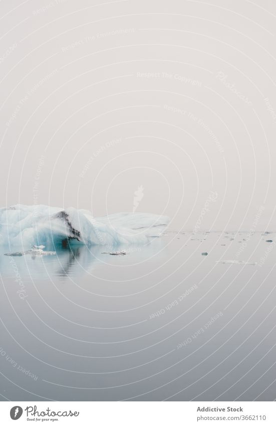 Spektakuläre Ansicht von Gletschern im Ozean unter bewölktem Himmel Meer Natur Cloud Einsamkeit Wasser unberührt Umwelt spektakulär Winter Meereslandschaft