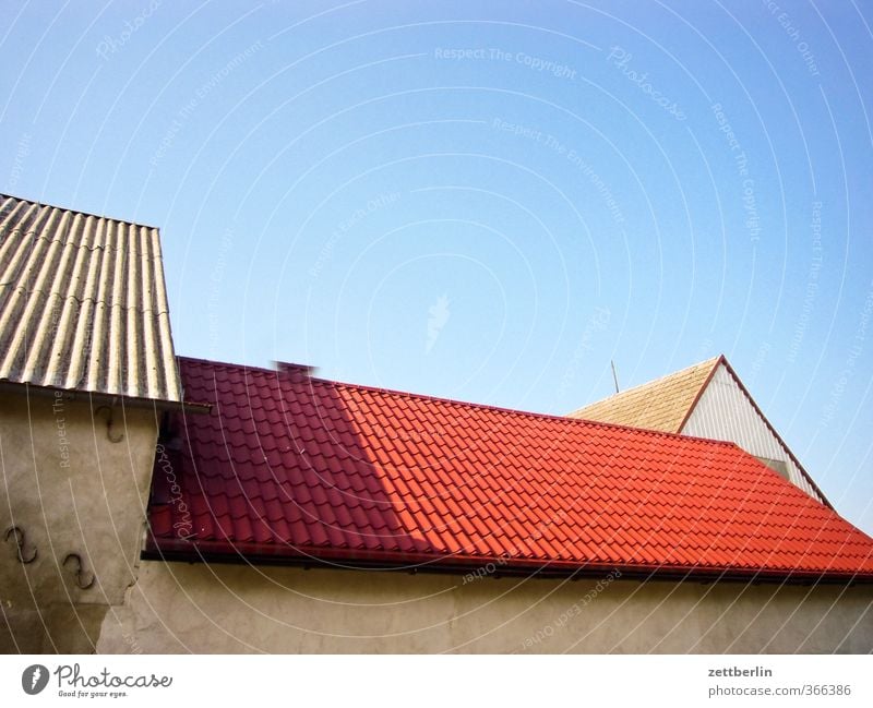 Dach Ferien & Urlaub & Reisen Fahrradtour Natur Himmel Wolkenloser Himmel Sommer Klima Klimawandel Wetter Schönes Wetter Dorf Kleinstadt Haus Bauwerk Gebäude