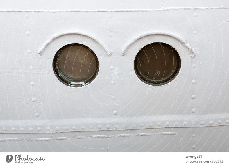 Schiefschnute Schifffahrt Segelschiff Wasserfahrzeug Bullauge Segelschulschiff Bark schwarz weiß Bordwand Gorch Fock I Stralsund Stahl Niete Farbfoto