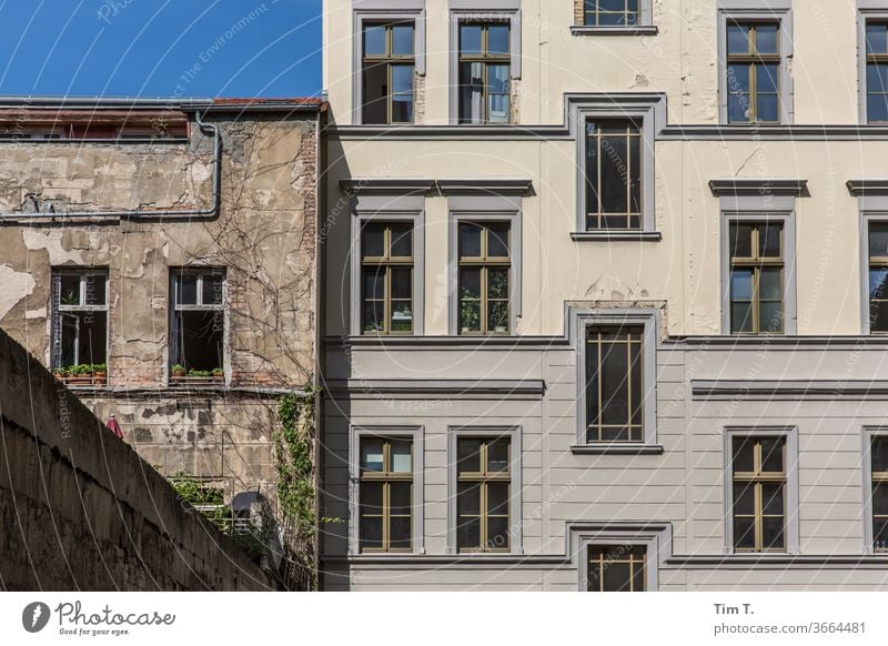 Hinterhof Prenzlauer Berg Menschenleer Außenaufnahme Stadt Fenster Altbau Berlin Bauwerk Altstadt Farbfoto Tag Hauptstadt Stadtzentrum Haus Gebäude Fassade